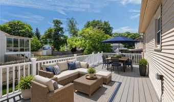 2 Dogwood Dr, Cranston, RI 02921