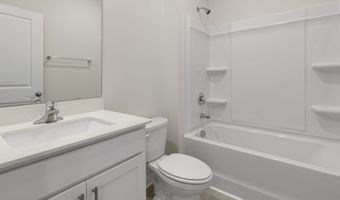 950 Misty Creek Dr, Aberdeen, NC 28315