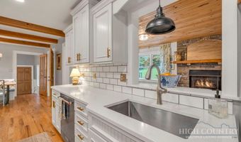 165 Leighway Ln, Banner Elk, NC 28604