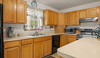 104 Merriment Ln, Blakeslee, PA 18610