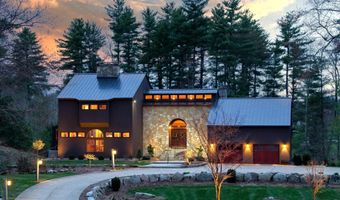 6 Williamsburg Ln, Bedford, NH 03110