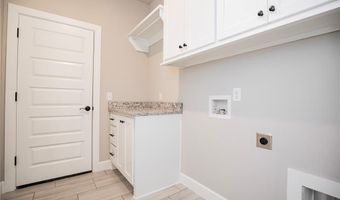 1 Nairn Ln, Bella Vista, AR 72715