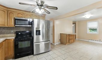34 Gilbert Ave, Bloomfield, CT 06002