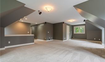 438 Club Dr, Aurora, OH 44202