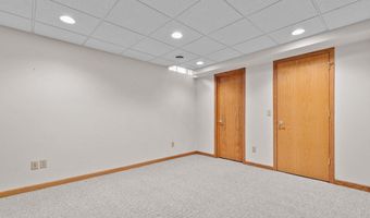 301 E WAYFARER Ln, Appleton, WI 54913
