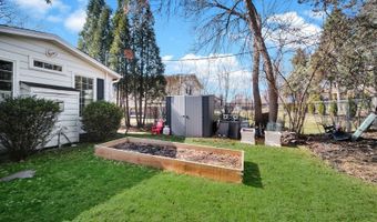 24 W Berkley Dr, Arlington Heights, IL 60004
