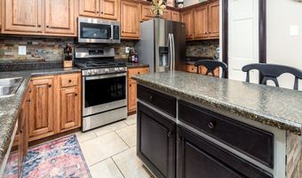 914 Lakeview Dr, Auburn, IN 46706