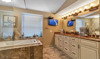 7 Shalamar Ct, Amherst, NY 14068