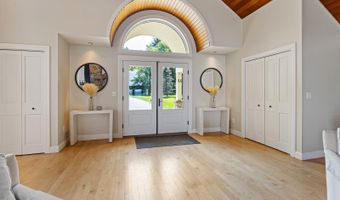 129 Loon Call Dr, Belgrade, ME 04917