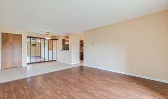 300 W FULLERTON Ave 102, Addison, IL 60101