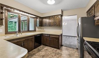 108 Hidden Meadow Rd, Apple Valley, MN 55124