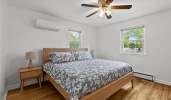 12 Granada Ter, Middletown, RI 02842