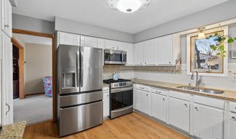 15716 Hayes Trl, Apple Valley, MN 55124