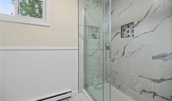 621 Van Oaks Dr, Amherst, OH 44001