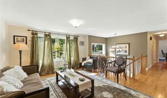 22 Camelot Cir, Johnston, RI 02919