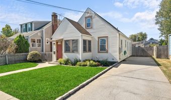 11 Wilson Ave, Amity Harbor, NY 11701