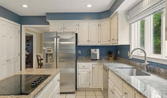 4 Catesby Ln, Bedford, NH 03110
