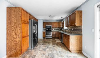 42 Yankee Ave, Bangor, ME 04401