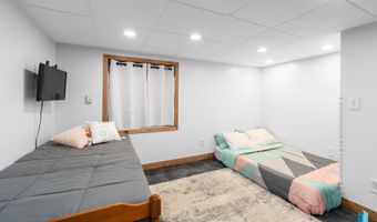 201 S 5th Ave, Brandon, SD 57005
