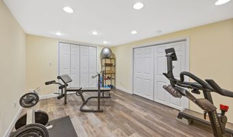 20 Club Ln, Cheshire, CT 06410