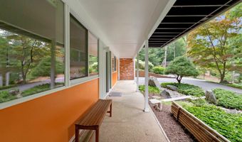 8004 PARK OVERLOOK Dr, Bethesda, MD 20817