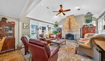 5596 Walnut St, Augusta, MO 63332