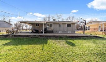 221 Windcliffe Dr, Ballwin, MO 63021