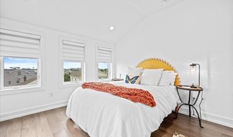 21 N Douglas Ave, Margate City, NJ 08402