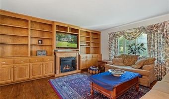 8502 WOODBINE Ln, Annandale, VA 22003