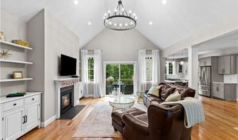 52 Pine Swamp Rd, Cumberland, RI 02864