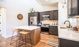 12252 Meadowlawn Dr, Oregon City, OR 97045