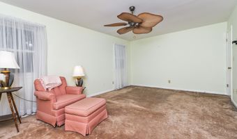 232 Point Of Woods Dr, Albany, NY 12203