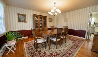 10 Corbin Cir, Branford, CT 06405