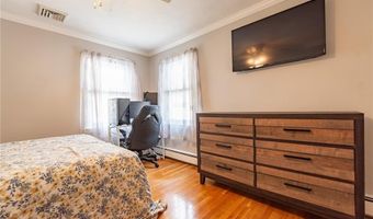 14 Wenscott Ln, North Providence, RI 02904