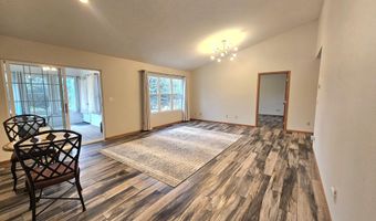 1204 Willow Dr, Aberdeen, SD 57401