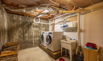 648 Beech Hill Rd, Auburn, ME 04210