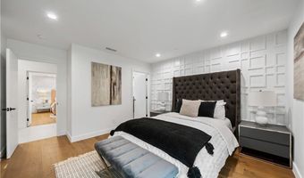 16105 Clear Oak Dr, Encino, CA 91436