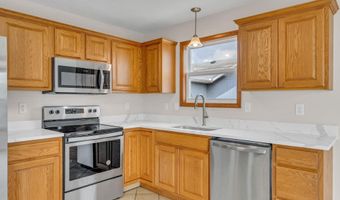 506 Santa Fe Ct, Baldwin City, KS 66006