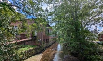 70 Moshassuck Rd, Lincoln, RI 02865