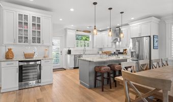 225 4th St, Beach Haven, NJ 08008