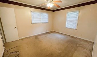 111 SE Rosewood Dr, Albany, GA 31705