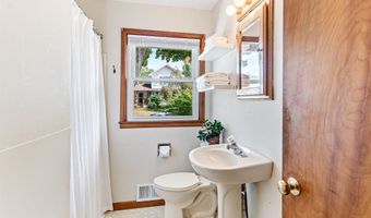 21 Alder Ln, Burlington, VT 05401