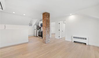 28 Young St 3, Newport, RI 02840