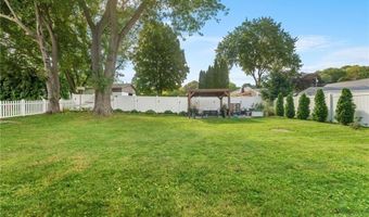 61 School St 2R, Lincoln, RI 02802