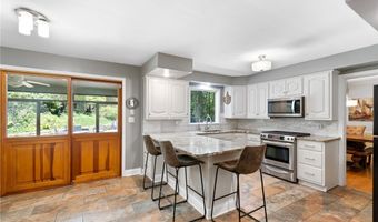 925 Sandin Rd, Akron, OH 44333