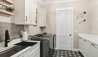 111 VILLAGE Cir, Anniston, AL 36207