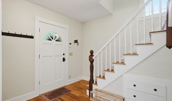207 Dodge St, Beverly, MA 01915