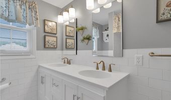 56 LaBelle Ter, Amherst, NY 14228