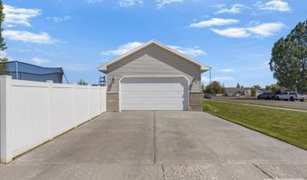 3840 Summerwood Ln, Ammon, ID 83406
