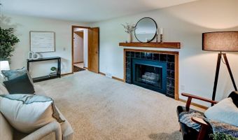 5514 Meadowood Dr, Fitchburg, WI 53711